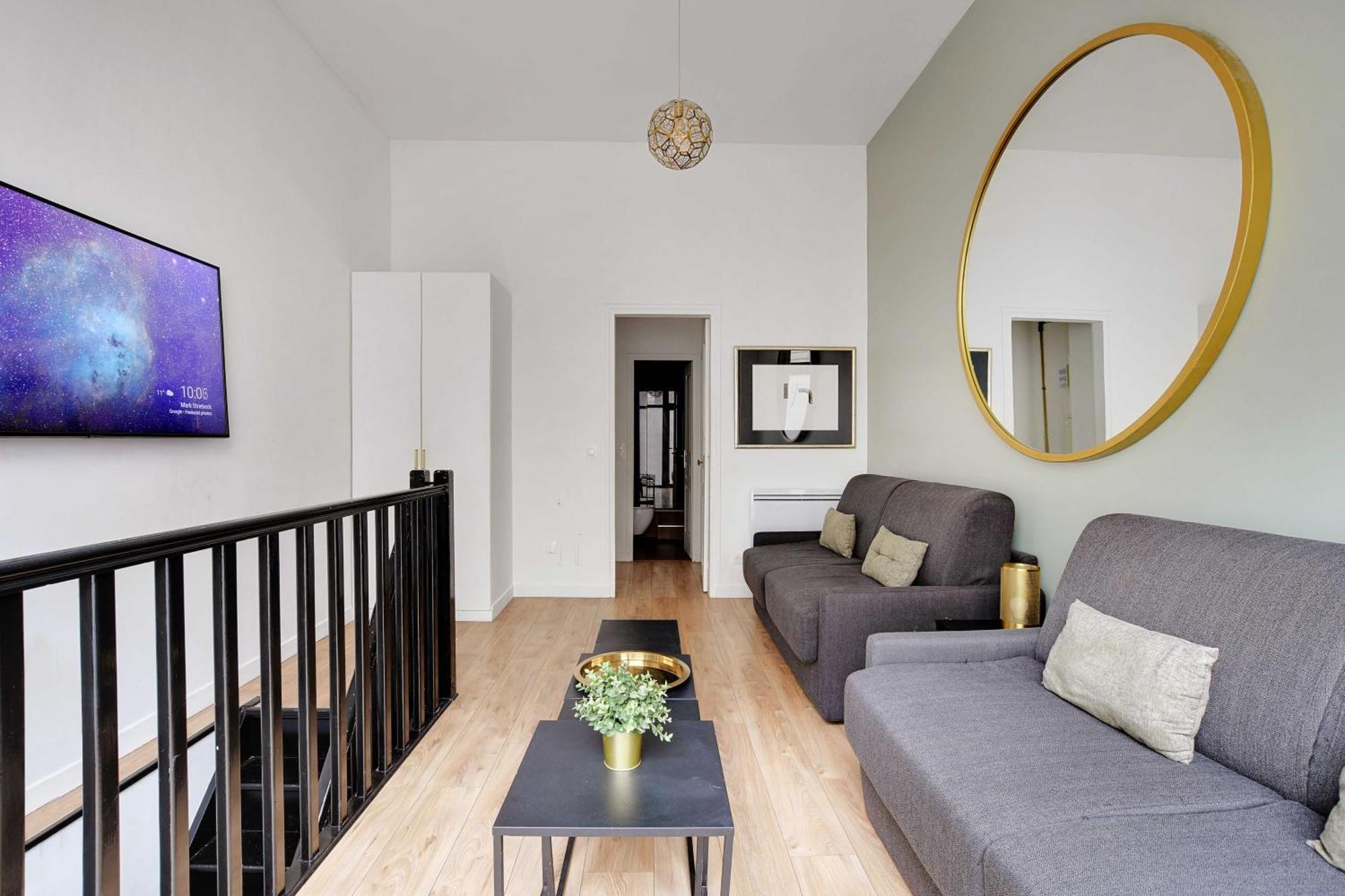 Spacious -2br 8p- Near Nation
